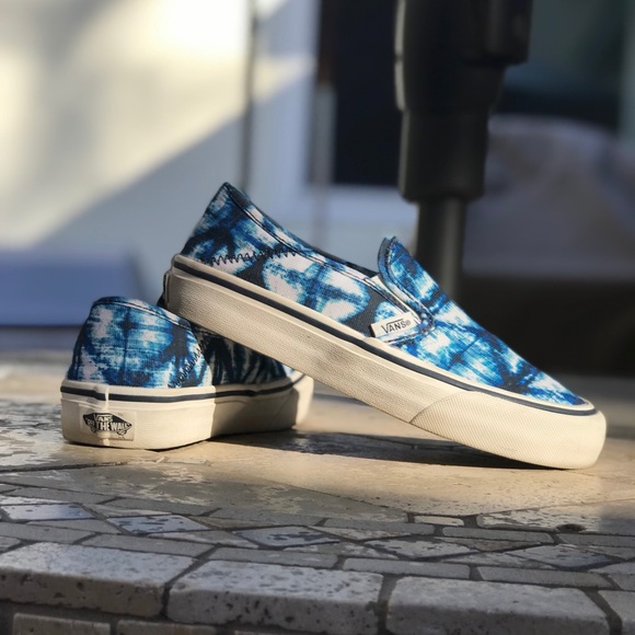 VANS Indigo Blue and Antique White Tie-Dye Slip-On Slide Tennis Shoes (Unisex) - Picture 4 of 9